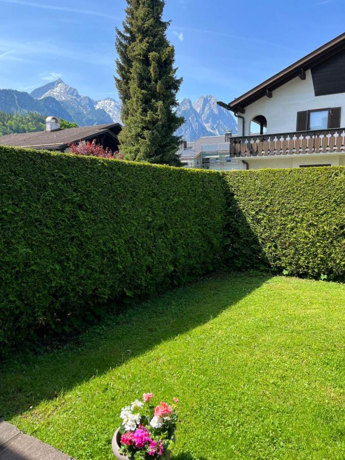 Doppelhaushaelfte Zugspitzblick Mit Privatem Garten Garmisch-Partenkirchen Ngoại thất bức ảnh